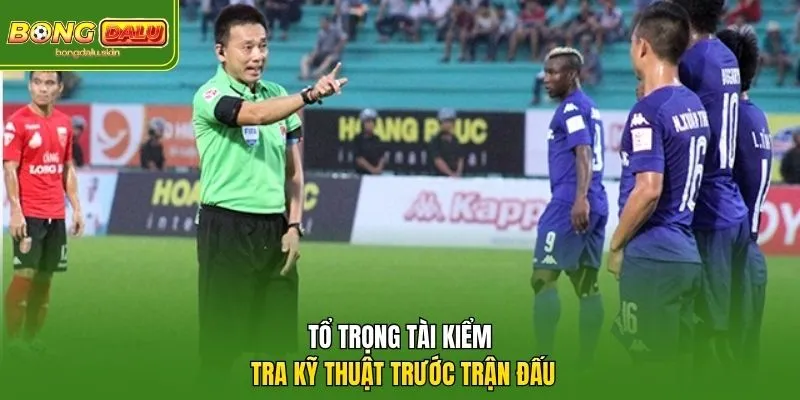 Tổ trọng tài kiểm tra kỹ thuật trước trận đấu
